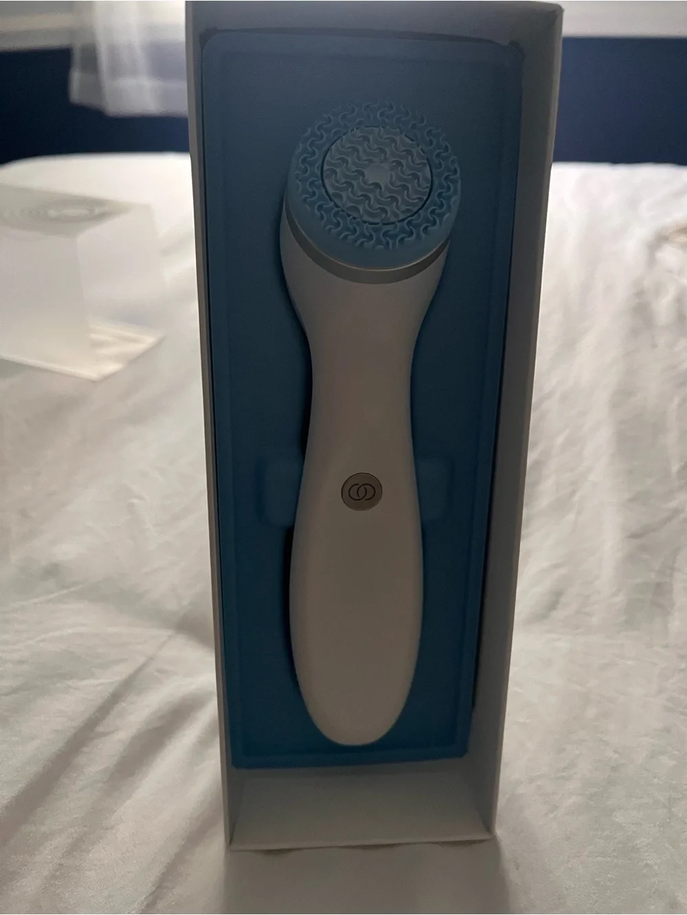 NUSKIN LUMI -Electric Facial Cleansing Brush - White & Light Blue